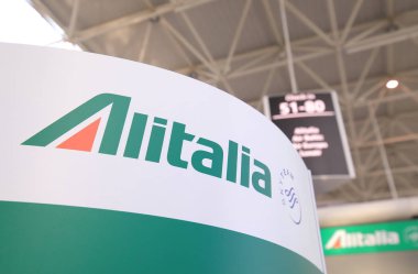 Roma İtalya - 19 Haziran 2019: Alitalia havayolu şirketi İtalya