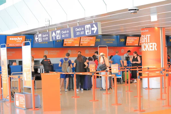 Rome Italy June 2019 Unidentified People Check Easyjet Check Counter — Stock Photo, Image