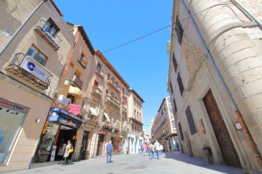 Segovia Spain - 29 Mayıs 2019: Kimliği belirsiz kişiler tarihi Kent Segovia İspanya'yı ziyaret etti