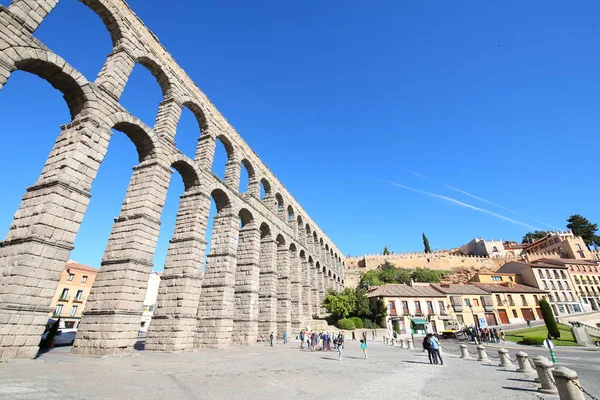 Segovia Spain Mayıs 2019 Kimliği Belirsiz Kişiler Kemeri Tarihi Mimarisi — Stok fotoğraf