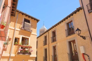 Saksı Segovia İspanya ile Eski bina cityscape