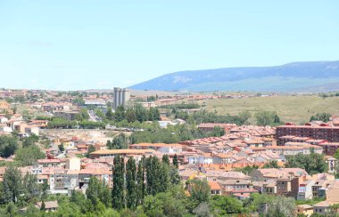 Terracotta çatı kiremitleri bina eski şehir scape Segovia İspanya