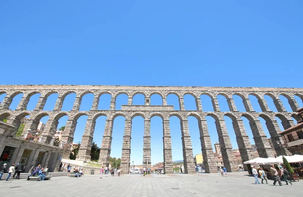 Сеговия Испания Мая 2019 Года Неизвестные Посетили Историческую Архитектуру Акведука — стоковое фото
