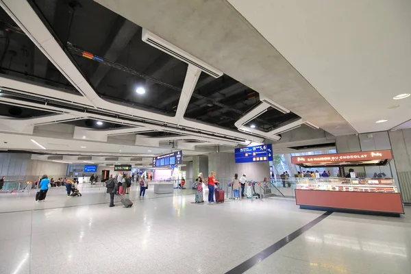 París Francia Junio 2019 Personas Identificadas Viajan Aeropuerto Charles Gaulle —  Fotos de Stock