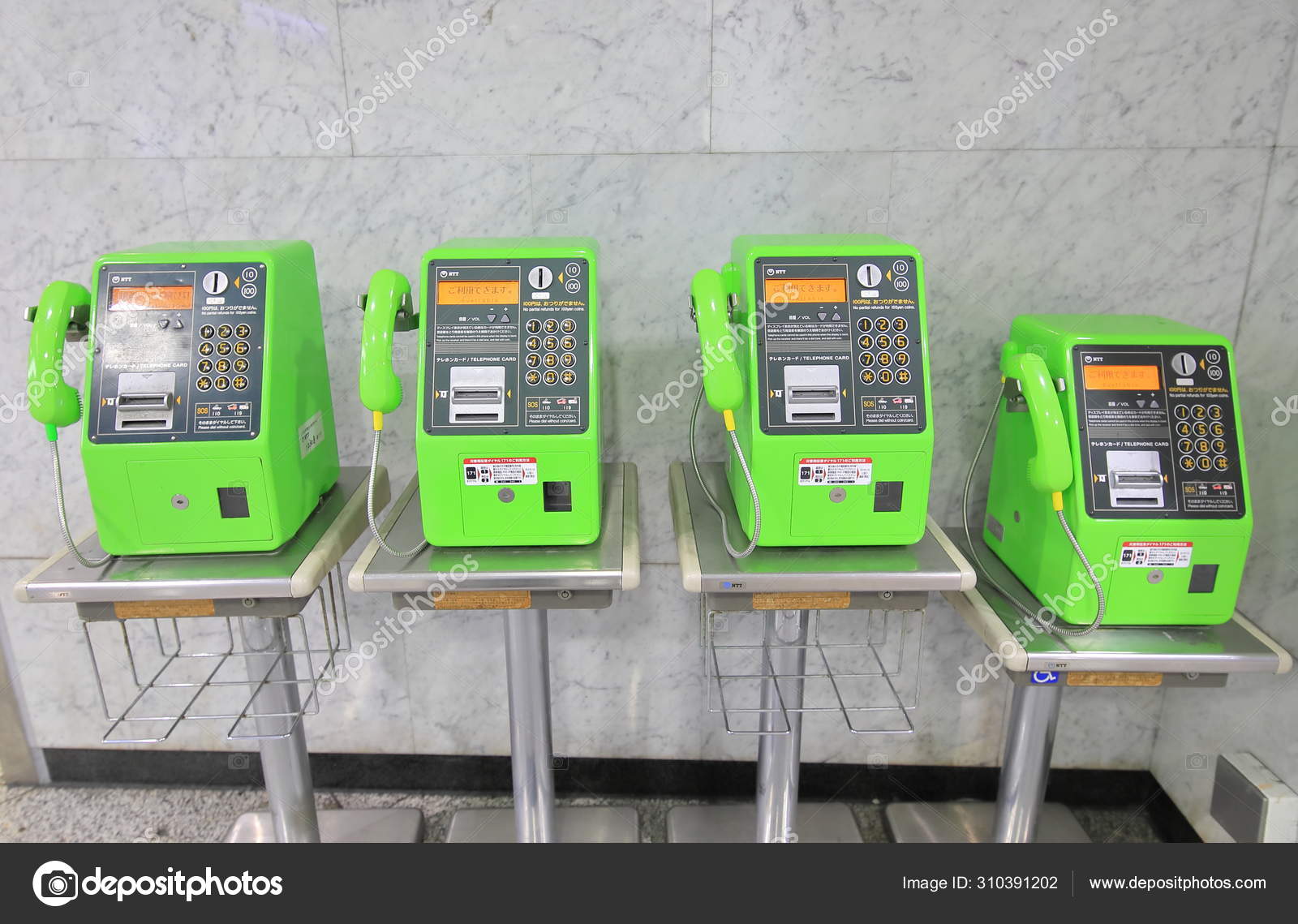 大阪日本 2019年6月20日 関西空港駅大阪にて公衆電話 — ストック写真