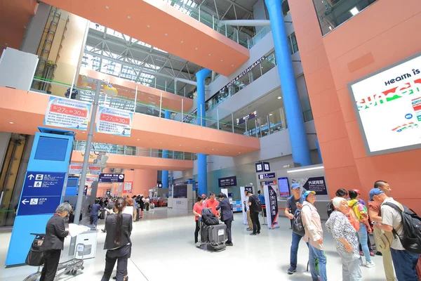 Osaka Japan June 2019 Unidentified People Travel Arrival Hall Kansai — Stock Photo, Image