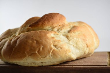 Ev yapımı yuvarlak ekmeğin ön görüntüsü