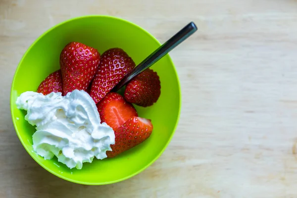 Strawberries Cream Green Bowl Spoon — Stock Photo, Image