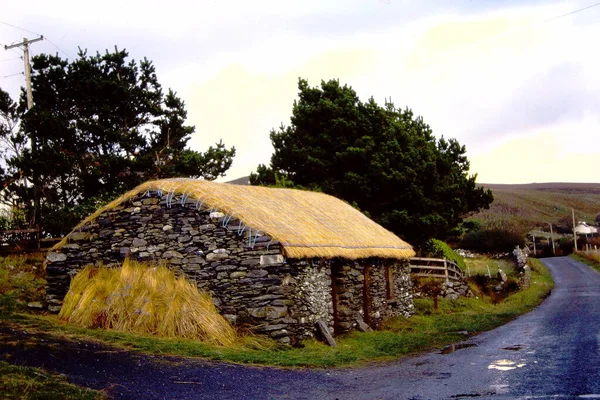 アイルランドの石のわらぶき小屋 — ストック写真