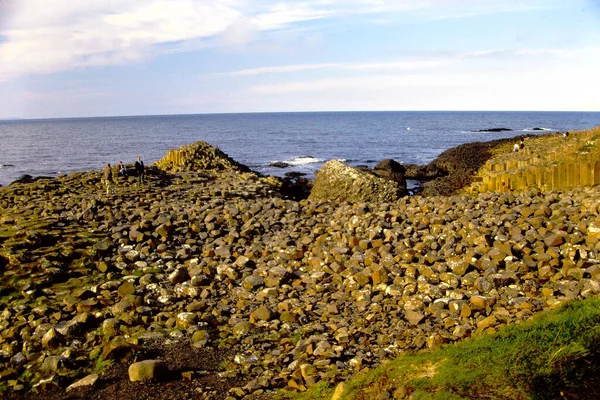 Ein Felsiger Strand Der Küste — Stockfoto