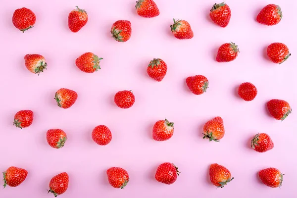 Erdbeere Auf Rosa Hintergrund Draufsicht Beeren Nahtlose Muster Erdbeere Flach — Stockfoto