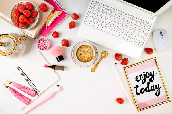 Trabajo Hogar Femenino Moda Escritorio Oficina Con Laptop Notebook Fresas — Foto de Stock