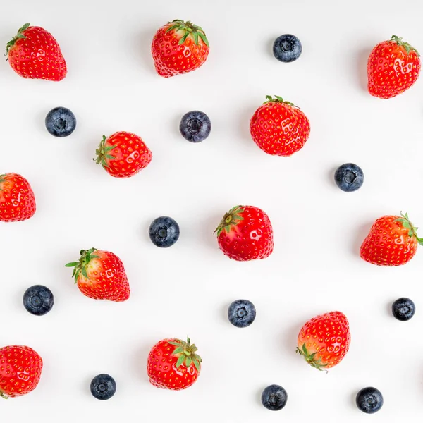 Fragola Mirtillo Isolati Sfondo Bianco Modello Bacche Posa Piatta Concetto — Foto Stock