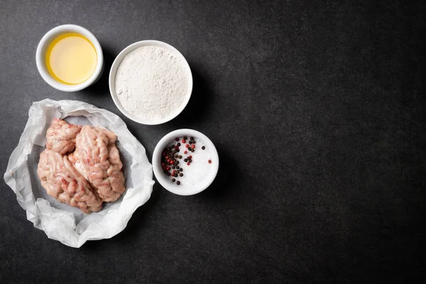 Cervelli Crudi Ingredienti Cucinare Cervelli Fritti Tavolo Scuro Pietra Cervelli — Foto Stock