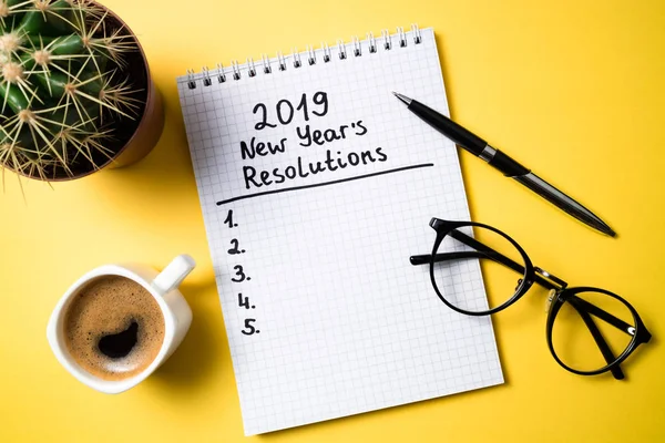 Rezoluția Anului Nou 2019 Birou Lista Goluri 2019 Notebook Ceașcă — Fotografie, imagine de stoc