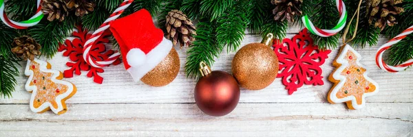 Weihnachtskarte Weihnachten Hintergrund Mit Tannenbaum Tannenzapfen Zuckerstangen Dekorationen Und Schmuck — Stockfoto