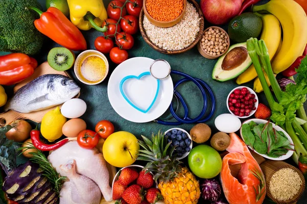 Comida Saludable Para Corazón Sano Frutas Frescas Verduras Pescado Carne —  Fotos de Stock