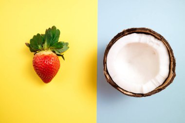 Hindistan cevizi ve çilek mavi ve Sarı zemin üzerine. Düz yatıyordu,