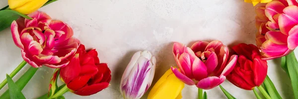 Ανοιξιάτικα λουλούδια. Γιορτές, Πάσχα, χρόνια πολλά — Φωτογραφία Αρχείου