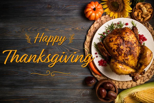 Happy Thanksgiving semester bakgrund. Rostad hel kyckling eller — Stockfoto