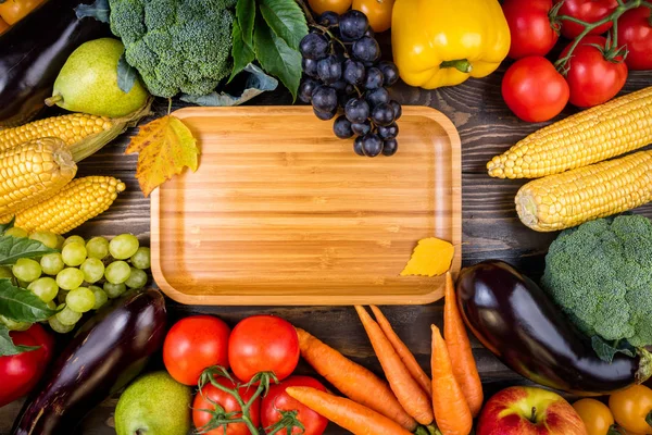 Fond alimentaire d'automne. Fruits, légumes et légumes d'automne — Photo