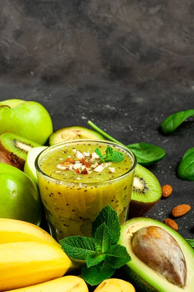 Saludable Bebida Verano Kiwi Frutas Batido Mesa Oscura Batido Verde — Foto de Stock