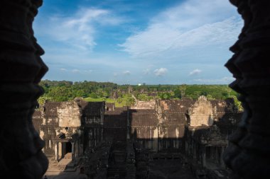 Siem Reap, Kamboçya 'daki Angkor Wat' ın içinden görüntüle.