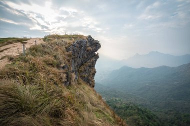 Chiang Rai, Tayland 'da sabah Phu Chi Fa' nın güzel manzarası.
