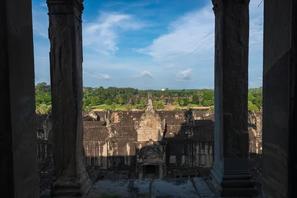 Siem Reap, Kamboçya 'daki Angkor Wat' ın içinden görüntüle.