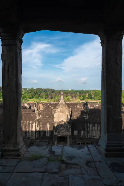 Siem Reap, Kamboçya 'daki Angkor Wat' ın içinden görüntüle.