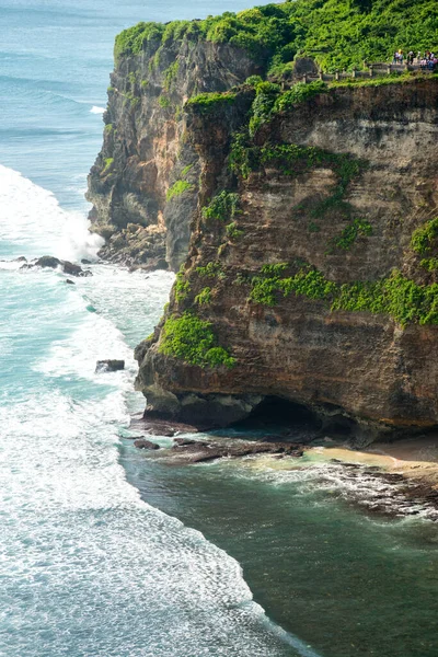 Krásný Výhled Útes Uluwatu Krásnou Čistou Oblohou Modrým Mořem Bali — Stock fotografie