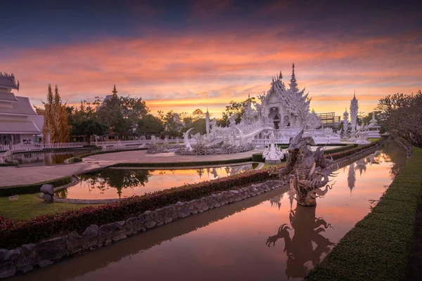 Bellissimo Scenario Wat Rong Khun Tempio Bianco Con Cielo Crepuscolare — Foto Stock