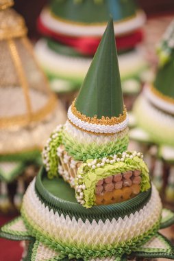 Tai düğün töreni için çiçek kasesi seti.