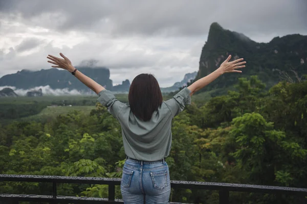 Scenery Woman Traveler Glad Moment Standing Front Mountain Fog Sunset — Stock Photo, Image