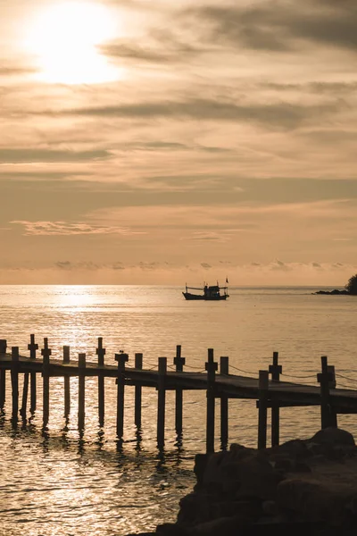 Paisagem Silhueta Ponte Madeira Tempo Por Sol Ilha Koh Kood — Fotografia de Stock