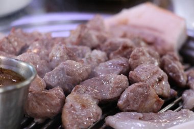 Kore 'de Jeju Adası' nın kara domuzu.