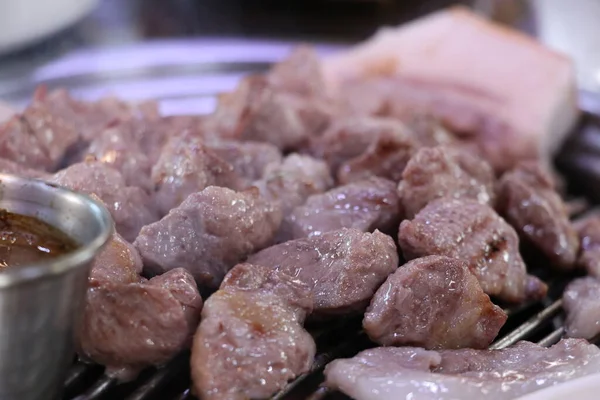 Kore 'de Jeju Adası' nın kara domuzu.