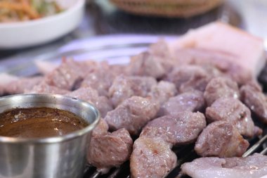 Kore 'de Jeju Adası' nın kara domuzu.