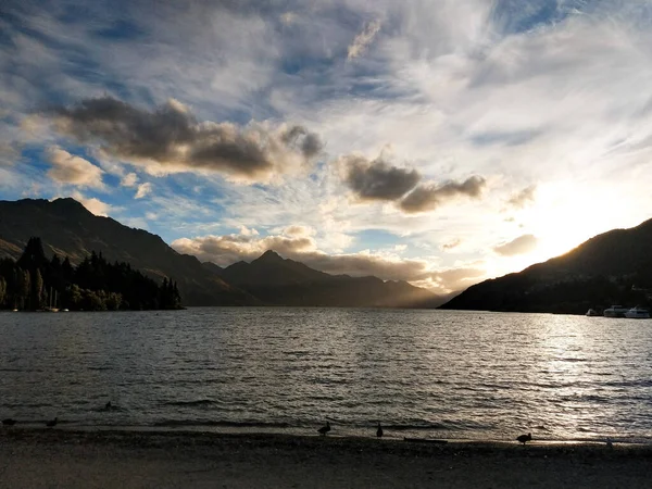 Λίμνη Και Βουνά Ηλιοβασίλεμα Στη Νέα Ζηλανδία — Φωτογραφία Αρχείου