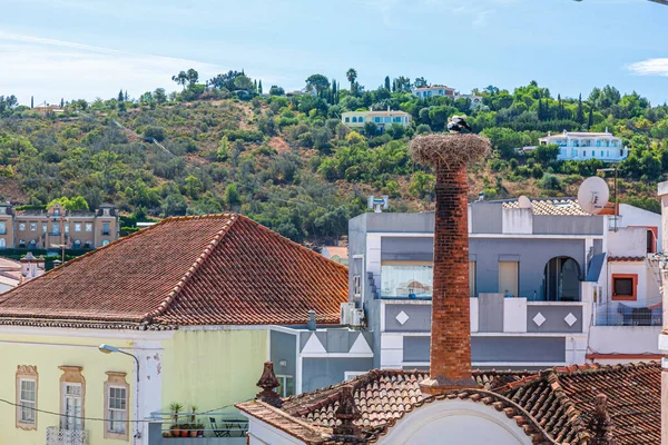 Silves Portekiz Deki Eski Bir Fabrika Bacasının Üstündeki Leylek Yuvası — Stok fotoğraf