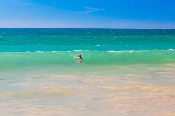 Zwemmer Turquoise Wateren Aan Kust Van Algharve Portugal — Stockfoto