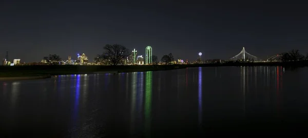 Panoramabild Över Dallas Skyline Från Trammel Crow Park — Stockfoto