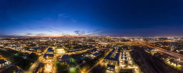 Gün Batımında Fort Worth Şehrinde Panoramik Hava Manzarası Son Parlaklığıyla — Stok fotoğraf