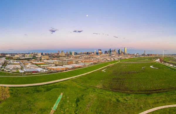 Panoramic Air Drone Picture Dallas Skyline Trammel Crow Park Sunset — стокове фото