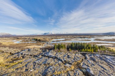 Kışın İzlanda 'nın güneyinde etkileyici ve boş manzaranın panoramik resmi