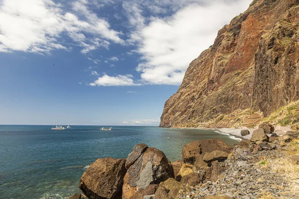 Uitzicht Het Stenige Strand Van Fajas Cabo Girao Het Portugese — Stockfoto
