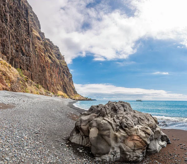 Uitzicht Het Stenige Strand Van Fajas Cabo Girao Het Portugese — Stockfoto