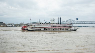 New Orleans 'ta tipik Missisippi çarklı flama.