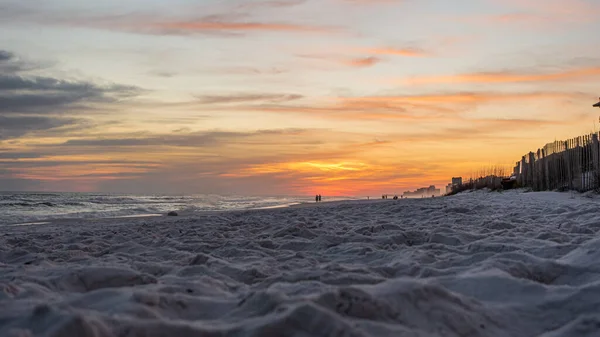 地上からの日の出にフロリダのビーチで見る — ストック写真