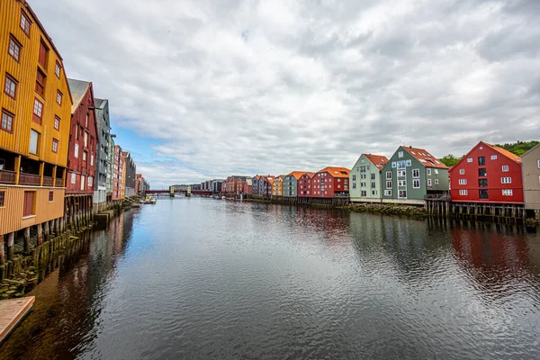 Vista Coloridas Casas Polares Ciudad Noruega Trondheim — Foto de Stock